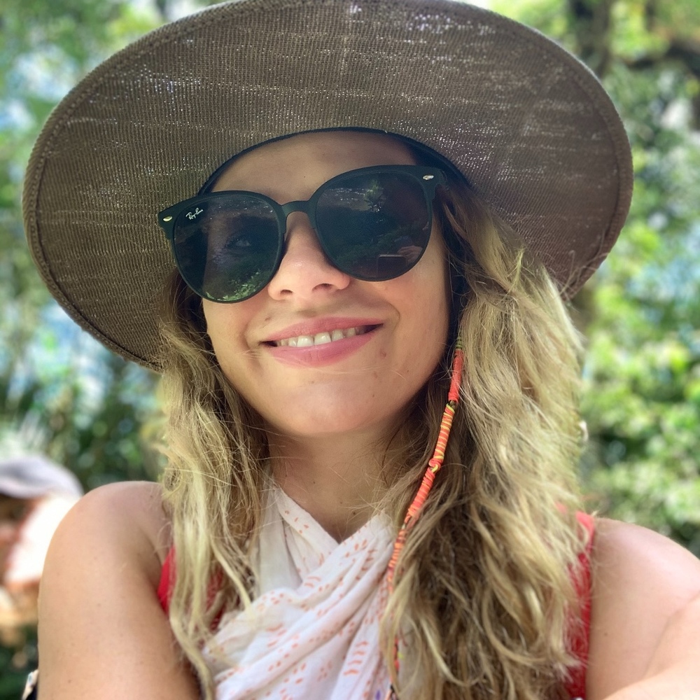 Meet your Posher, Emese